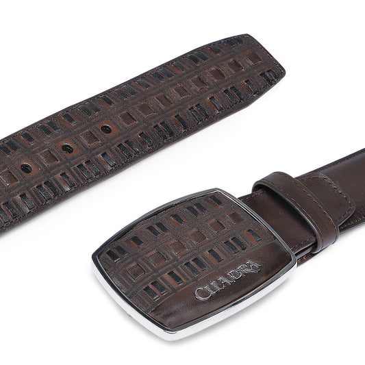 Cuadra BC401 brown leather belt, close-up of textured strap tip and engraved buckle detail