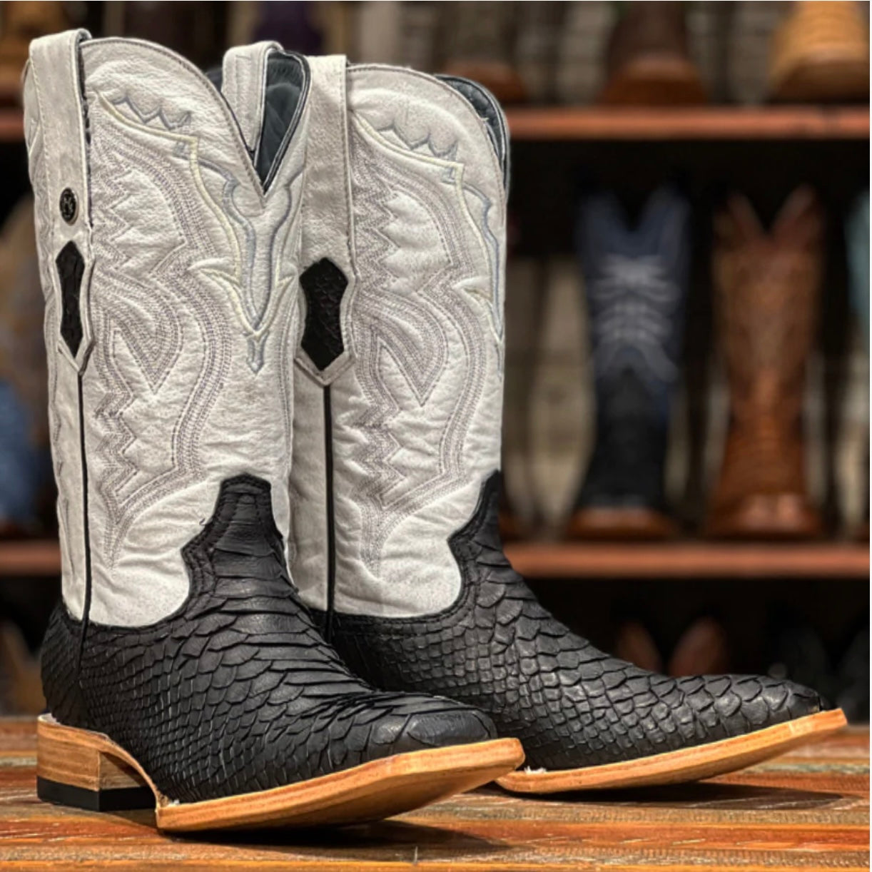 TANNER MARK Jumbo Python Matte Black Asphalt (TMX208021)