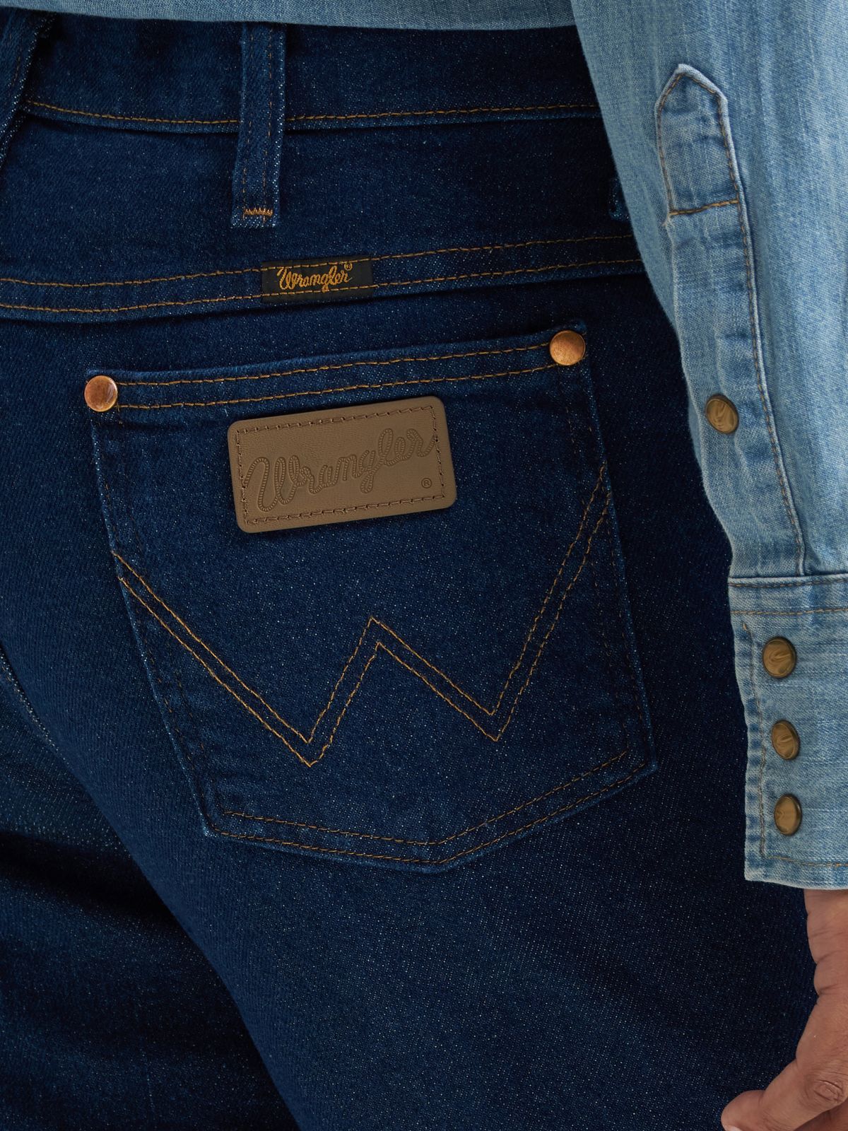 Wrangler 937STR dark stone — detail