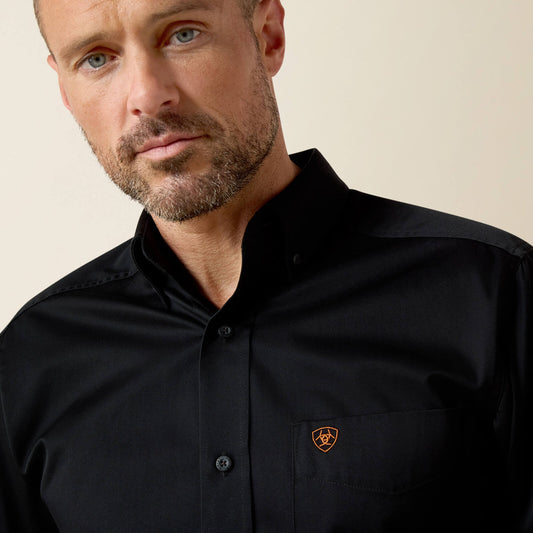 Ariat 10034229 solid twill fitted shirt in black, detail view