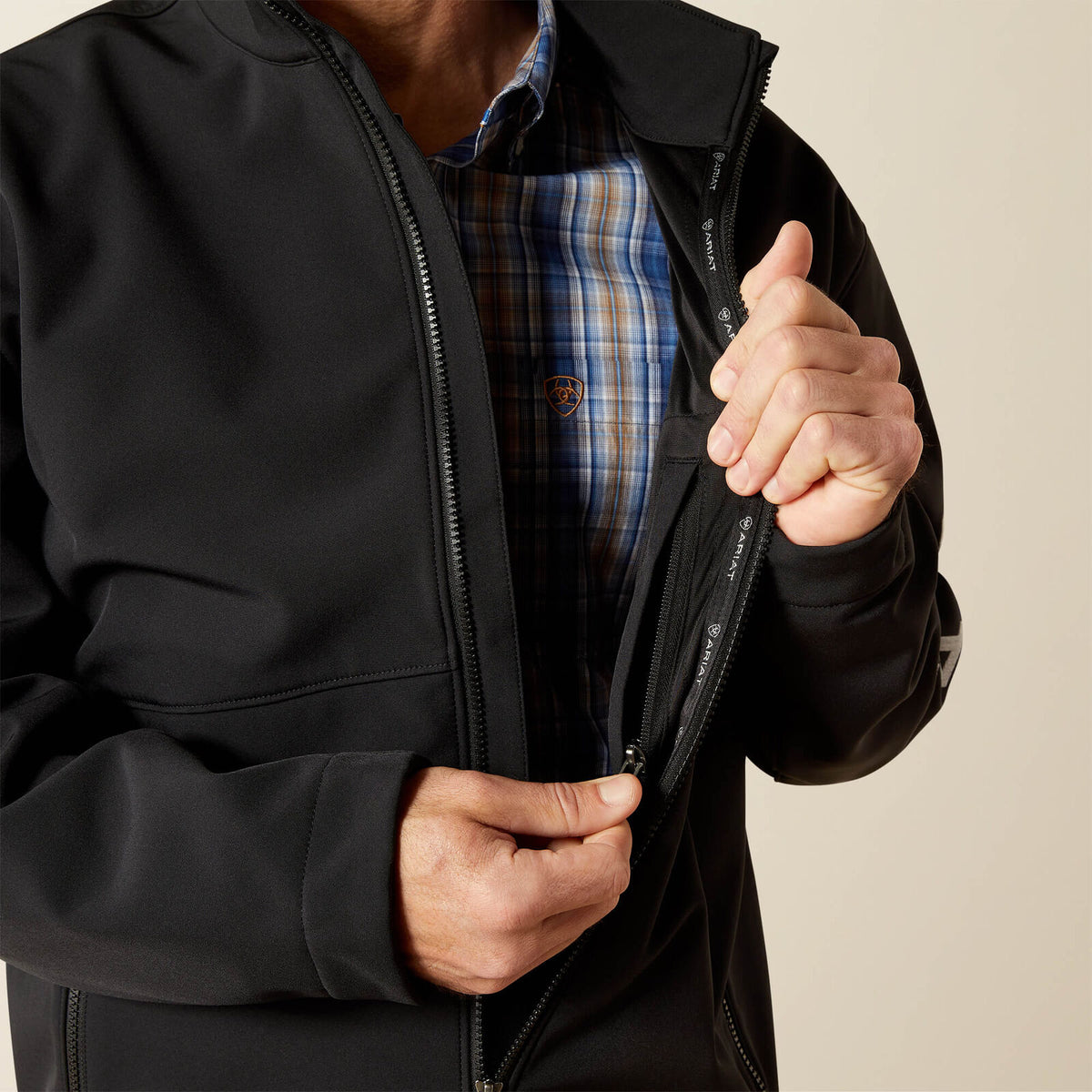 Ariat Logo Softshell Jacket 10062578 Black, pocket detail