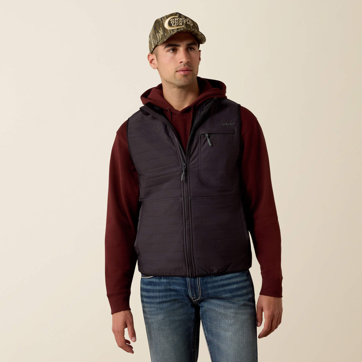 Ariat 10079256 men's Wylie quilted vest in Obsidian, front view