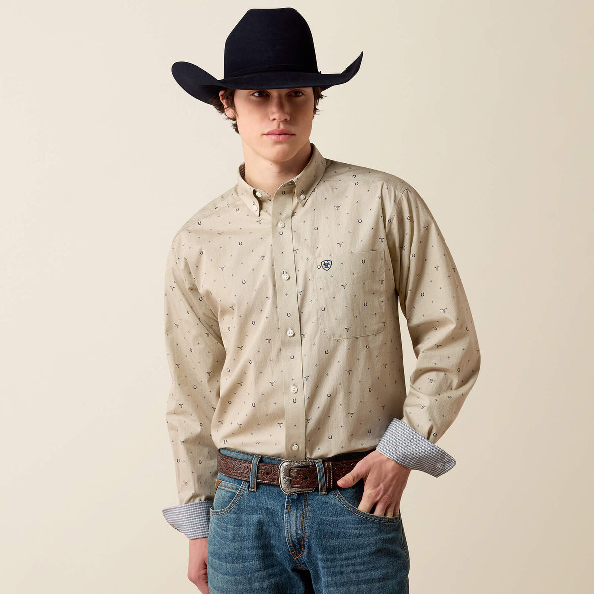 Ariat 10080581 men's Wrinkle Free Sam Classic Fit Shirt in oyster grey western motif print, front view