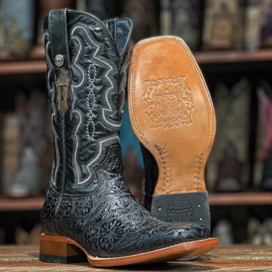 Bota Tanner Mark Caballero Leon Print Repujado Punta Cuadrada Negro - TM201708