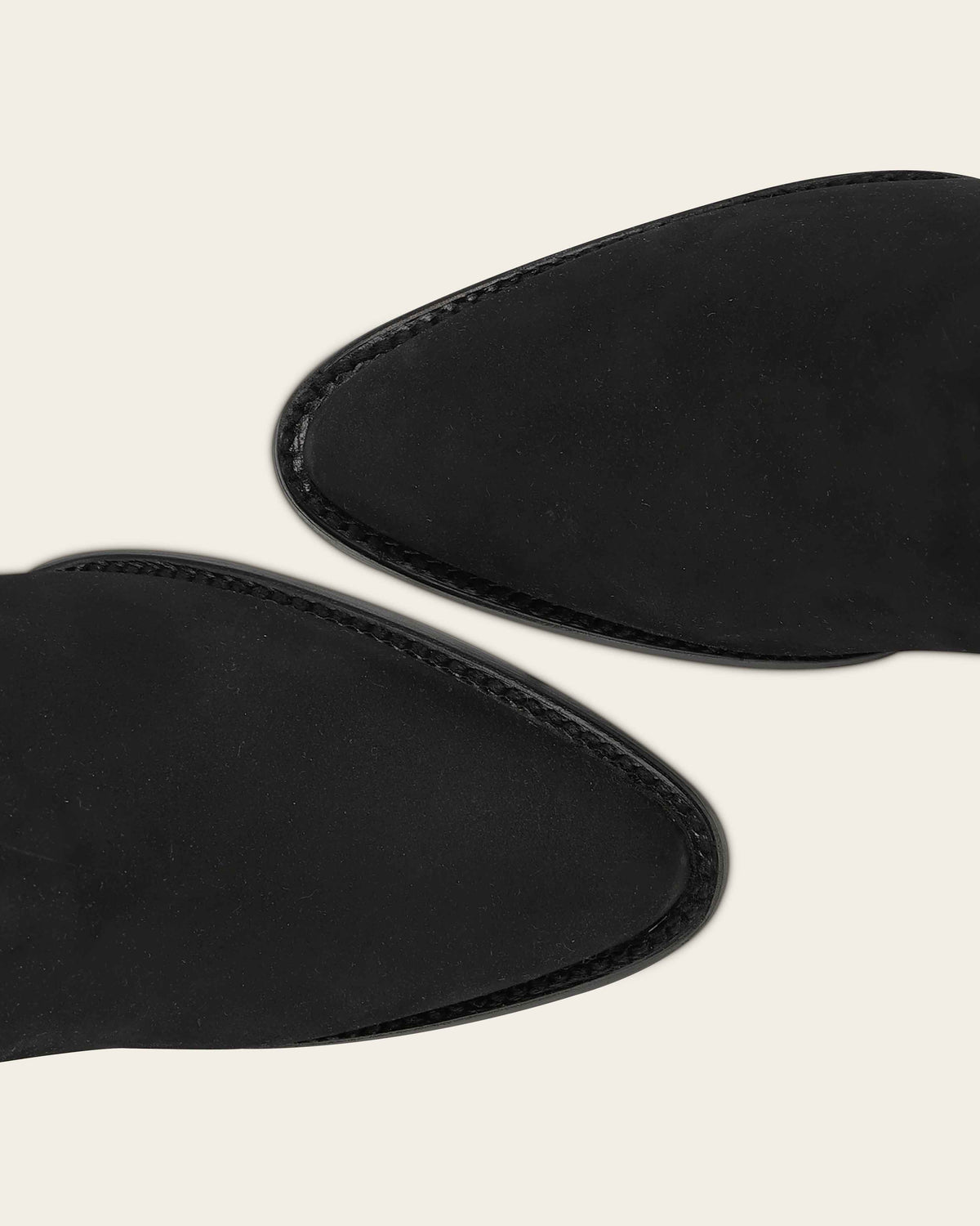 Round toes of the Cuadra CC476 black leather women's boots