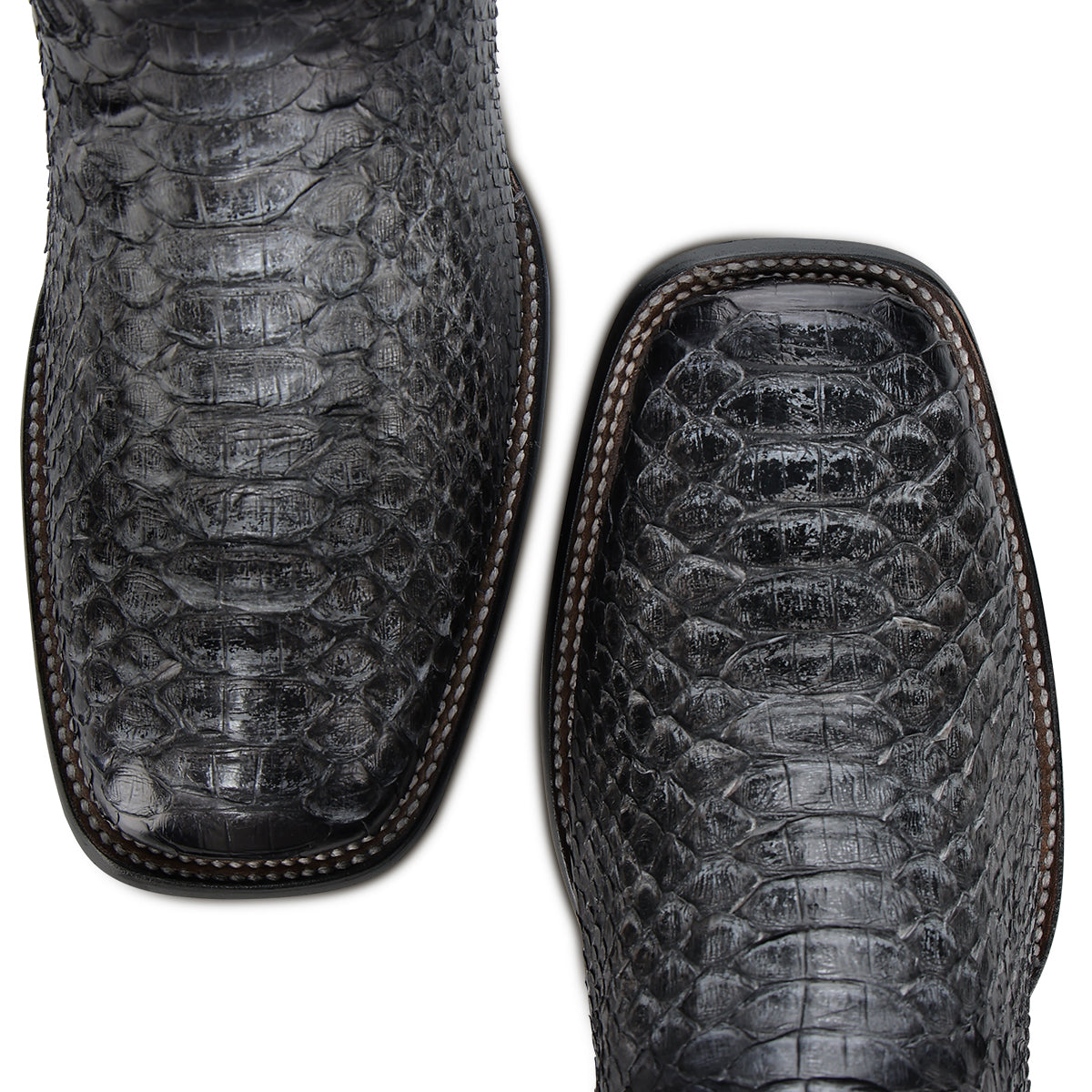 Cuadra CC288-L python cowboy boots, close-up of the square toes