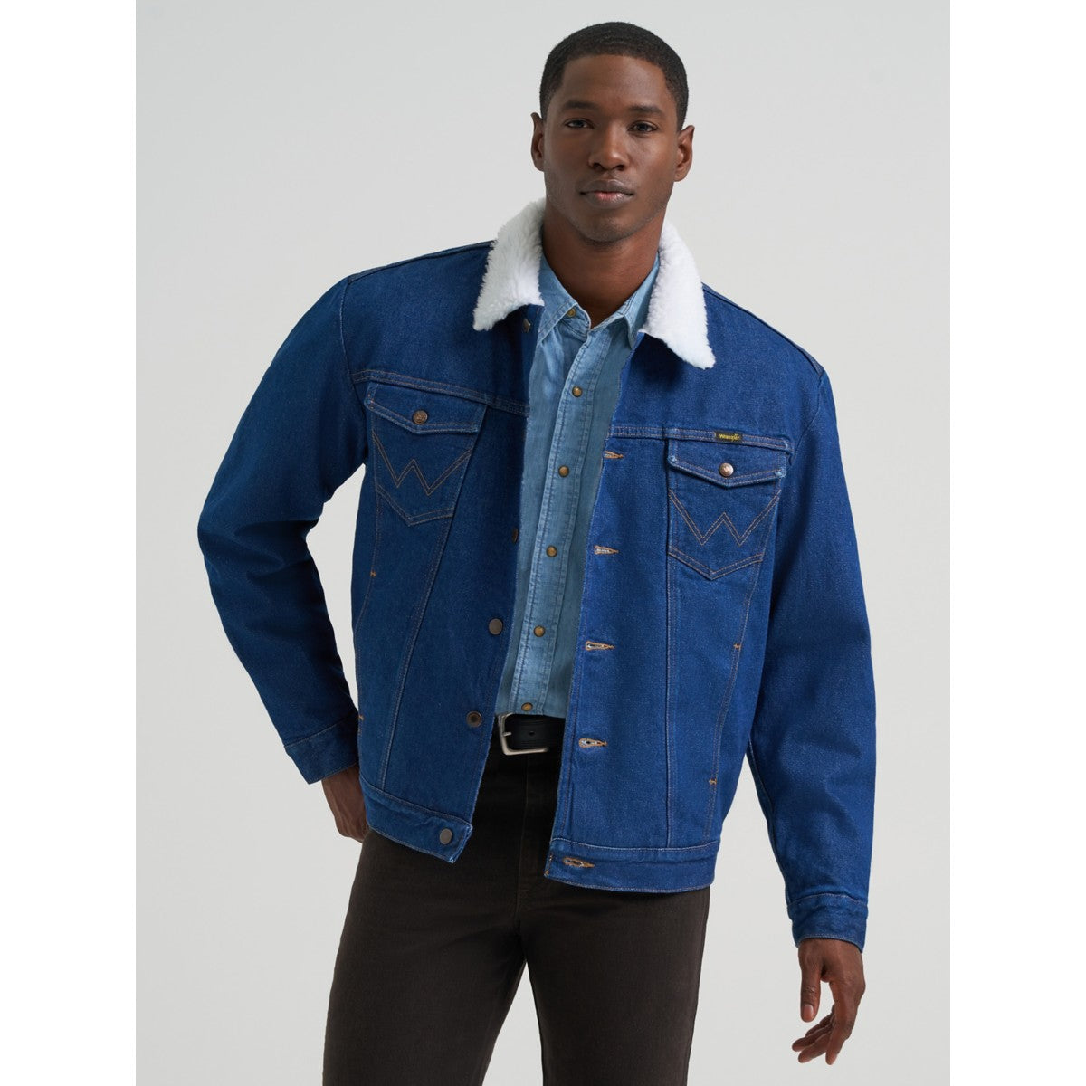 Wrangler 74255PW men's western sherpa lined denim jacket in prewashed blue, front view
