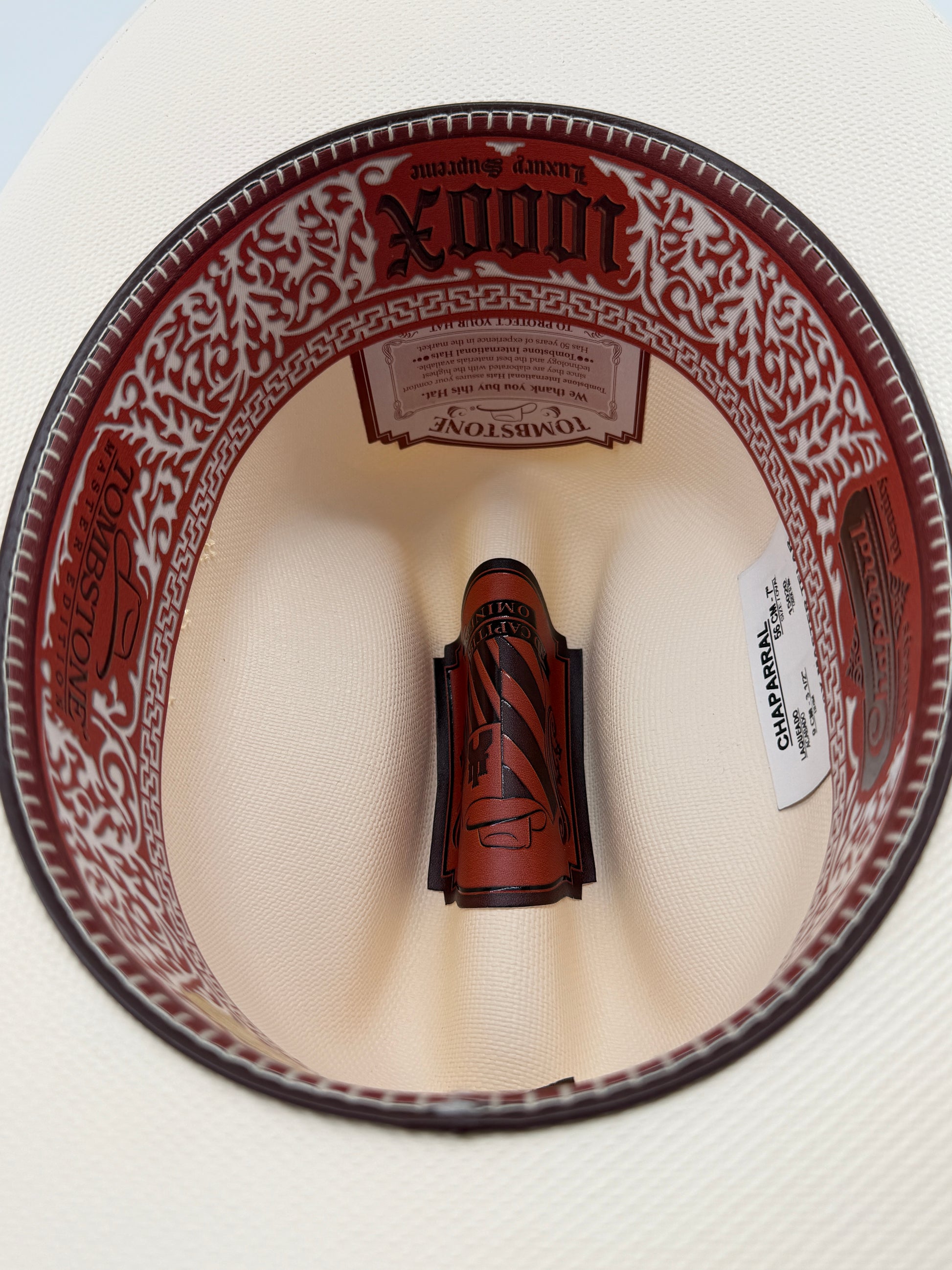 Interior del sombrero Tombstone Chaparral 1000X con la badana Master Edition que muestra la calidad 1000X Luxury Supreme, el modelo Chaparral y la talla